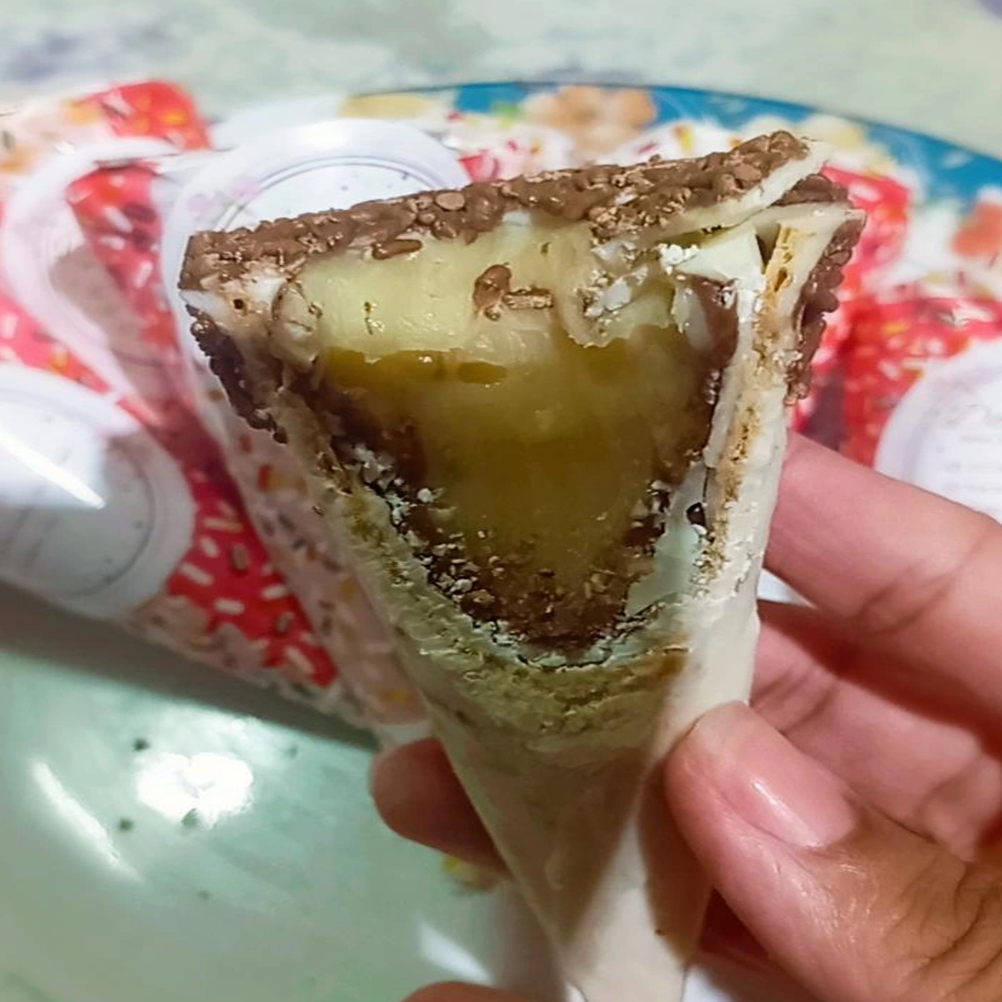 imagem de um cone trufado de leite ninho com nutella